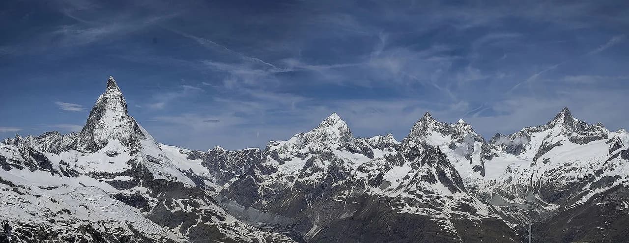 Matterhorn dhe majat e mbuluara me borë, Alpet Zvicerane, Zvicër – panoramë madhështore malore