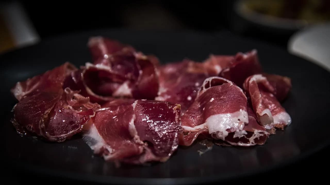 Fetliqe proshute iberike, Barcelonë, Spanjë – pjatë klasike jamón i tharë